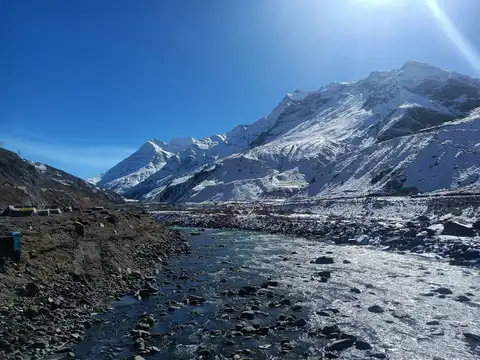 Mountains, Romance & Youthful Vibes