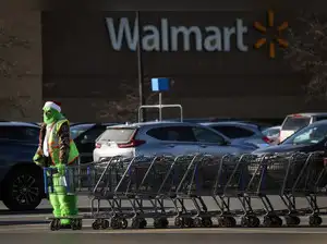 What time will walmart reopen after christmas