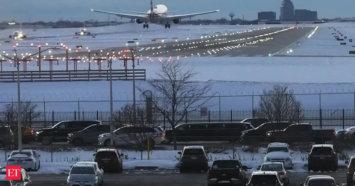 Winter storm Devin grounds over 1,800 US flights amid holiday chaos and ...