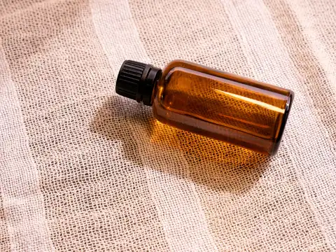 Jojoba Oil: For Very Dry Scalp