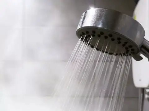 Hot showers: the comfort trap and skin fallout
