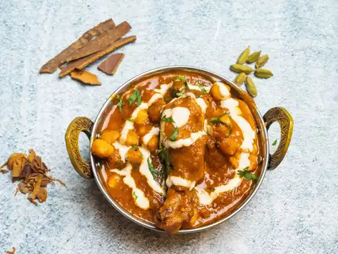  Butter chicken with jeera rice and garlic naan (make it restaurant-style simple)