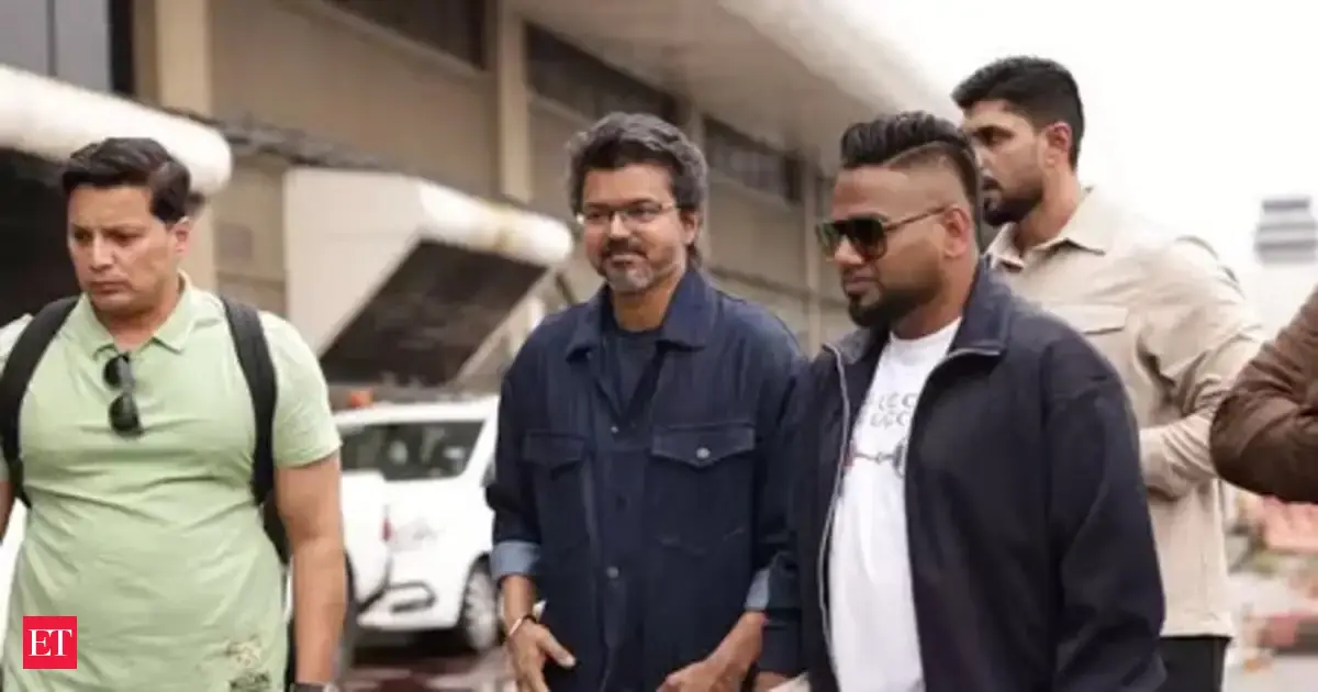 I gave up cinema to stand up for fans who offered me everything, including ''kottai'': Vijay