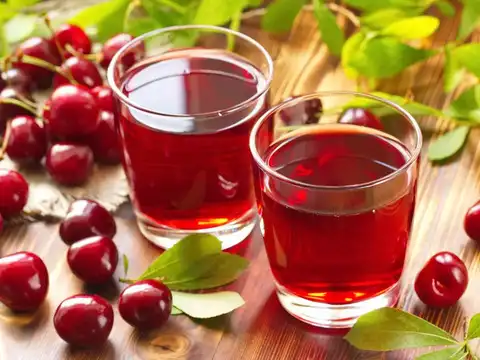  Tart cherry juice and pomegranate juice