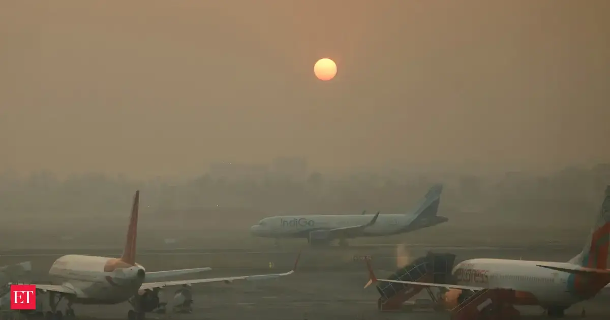 IndiGo, SpiceJet issue travel advisory after IMD's orange alert for Delhi due to fog