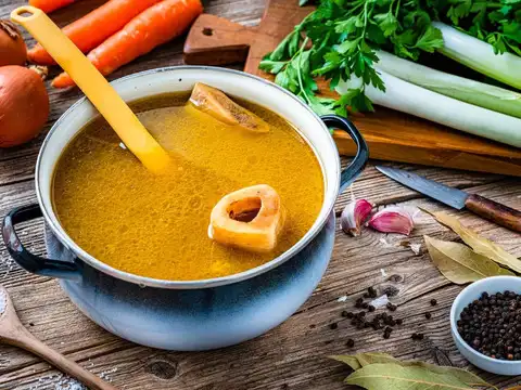 Bone broth for natural collagen