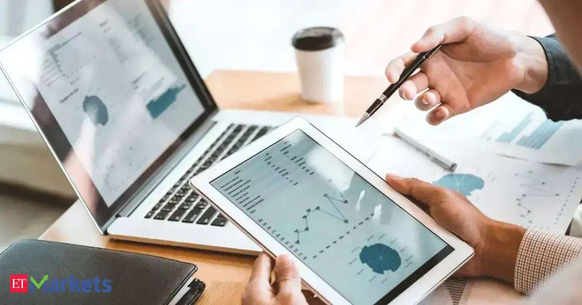 Investing Smarter: Decoding Fundamental vs Technical Market Strategies