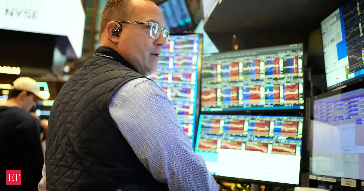 New Year's eve day 2025 stock market prediction: S&amp;P 500 investors eye 'Santa Claus rally' but analysts warn risk of volatility