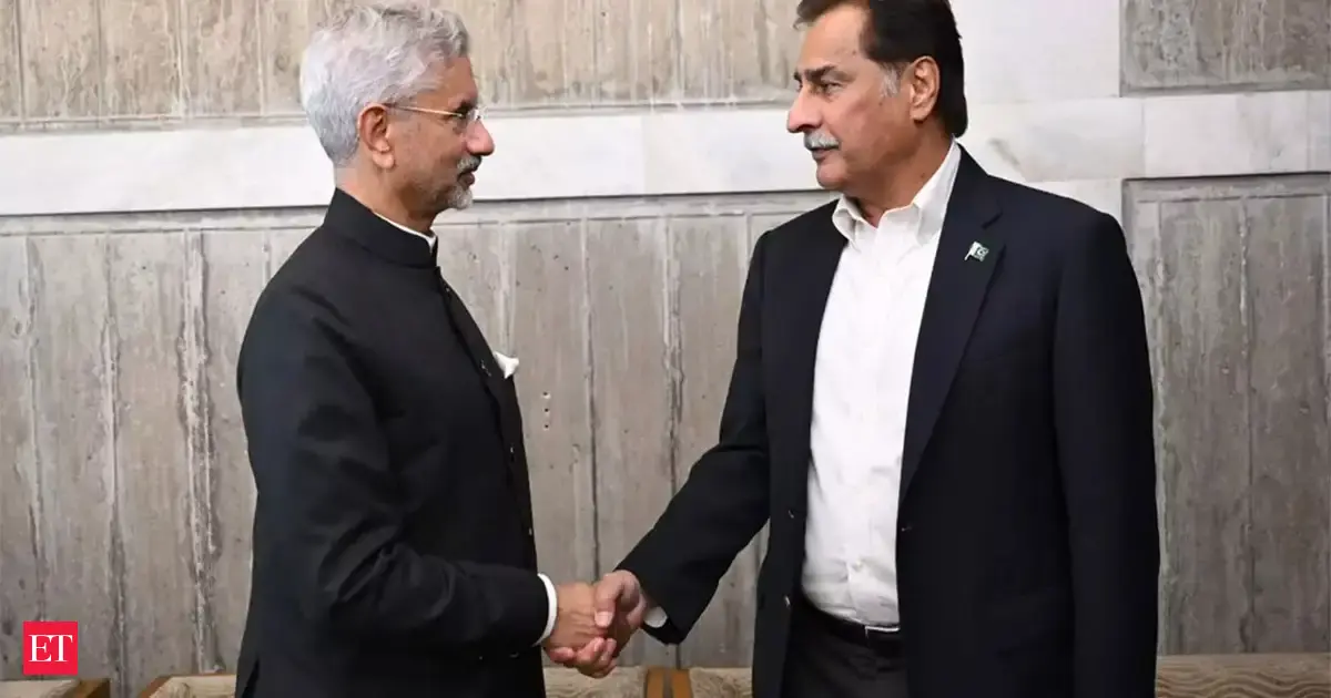 Desperate Pakistan attempts to amplify EAM's Dhaka handshake, pitches for talks to prevent any 'escalation'