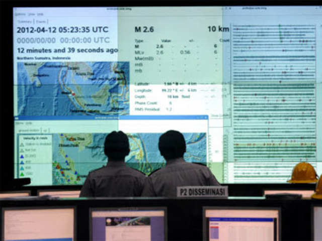 Indonesian Meteorology staff monitor seismic activities
