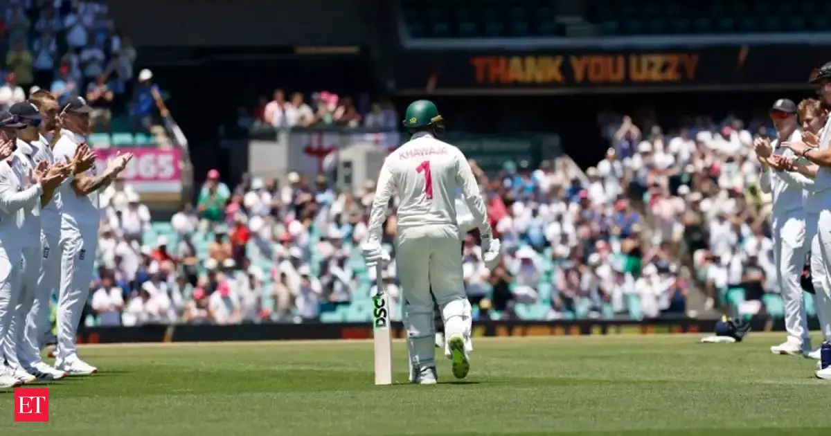 Usman Khawaja walks out to England 'guard of honour', bids farewell after Ashes win; Southpaw receives rousing ovation from crowd at SCG - Watch Video