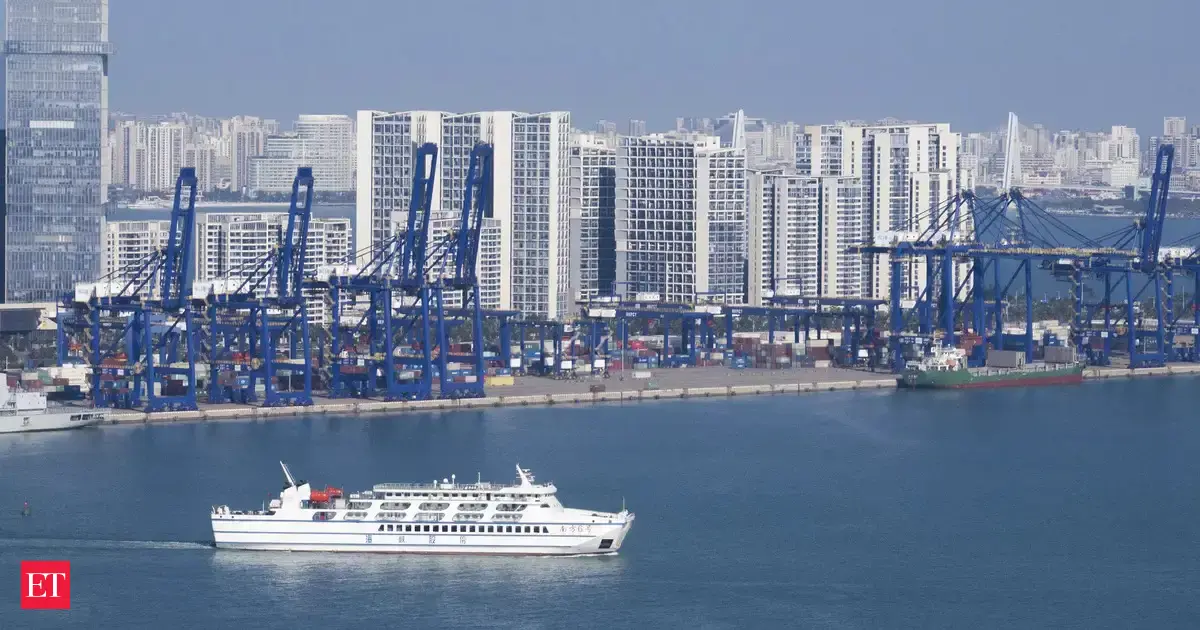 Russian tourists, shunned by much of the world over Ukraine war, find a sunny sanctuary