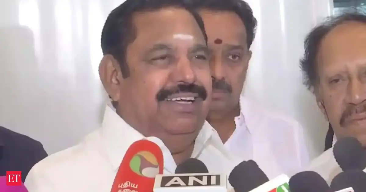 Palaniswami meets Amit Shah, discusses prevailing political situation in Tamil Nadu