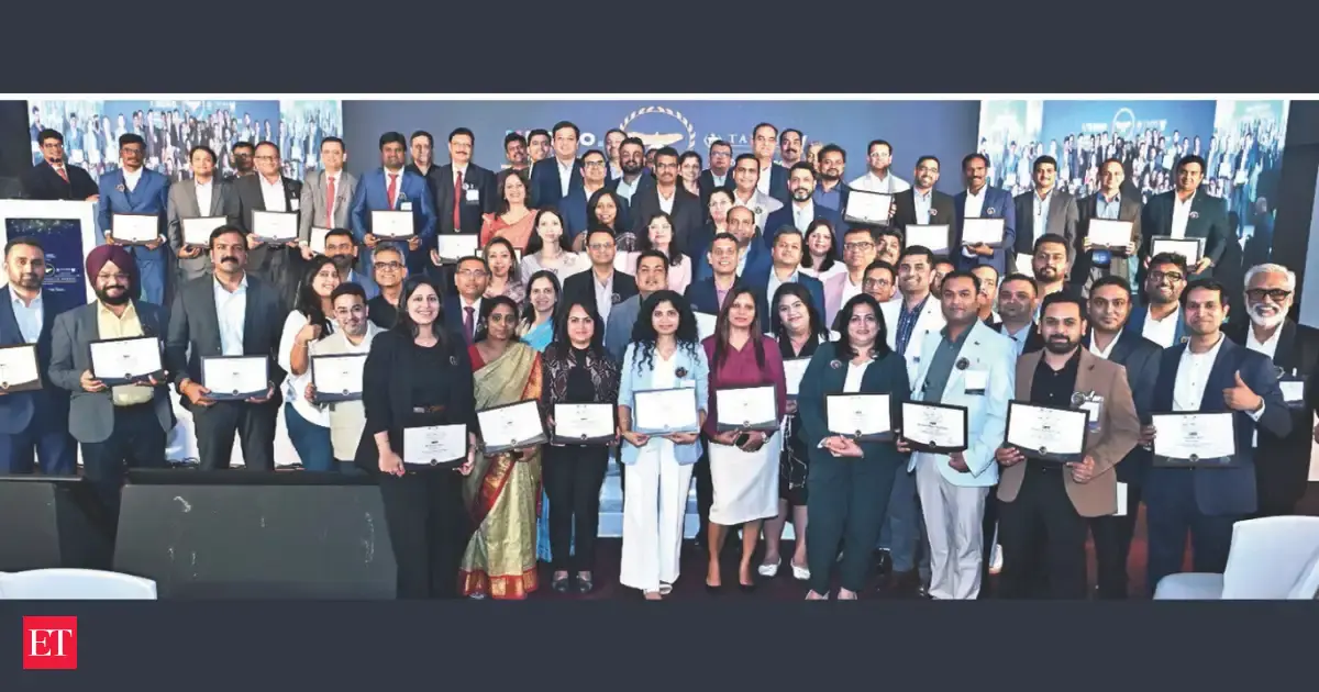 Managing Winning Teams in Times of Perpetual Uncertainty