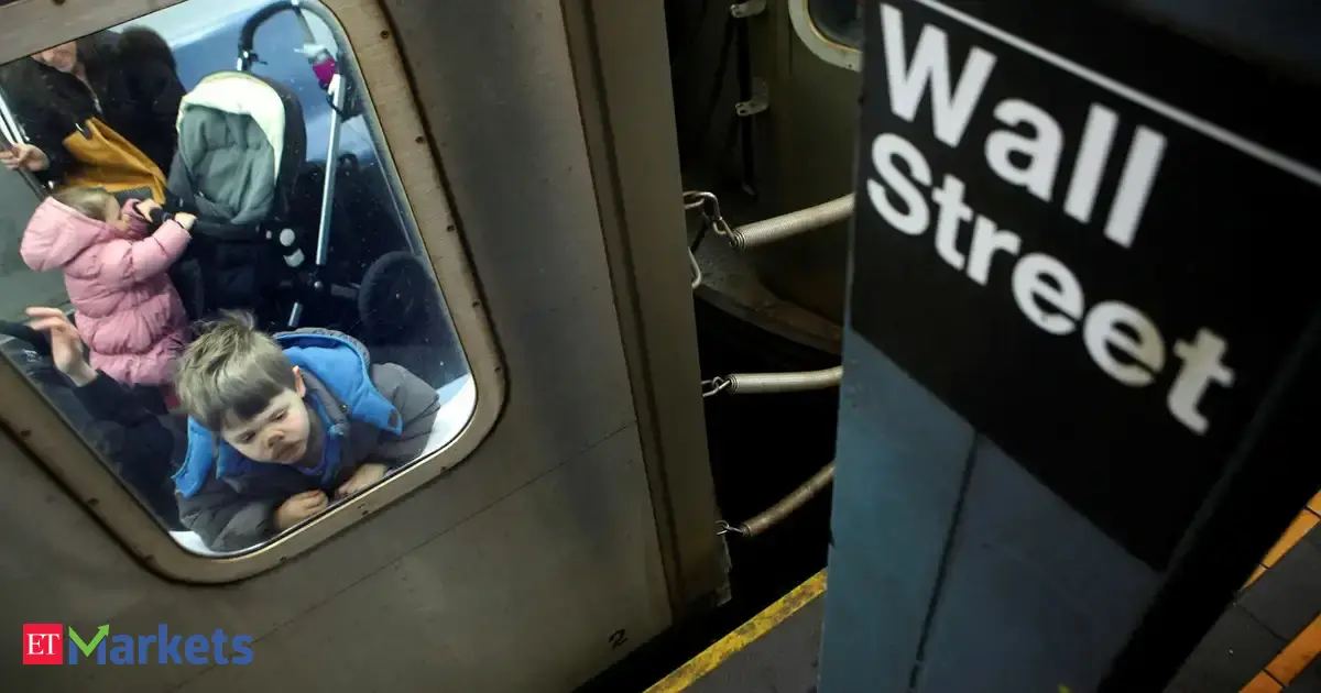 US stocks rise despite mixed jobs data; tariff ruling awaited