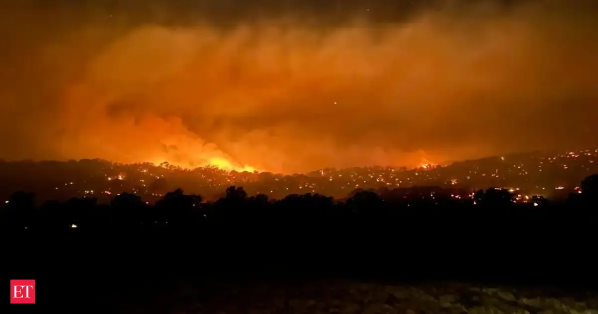 Victoria declares state of disaster as bushfires rage across the state, family of three missing amid extreme heat