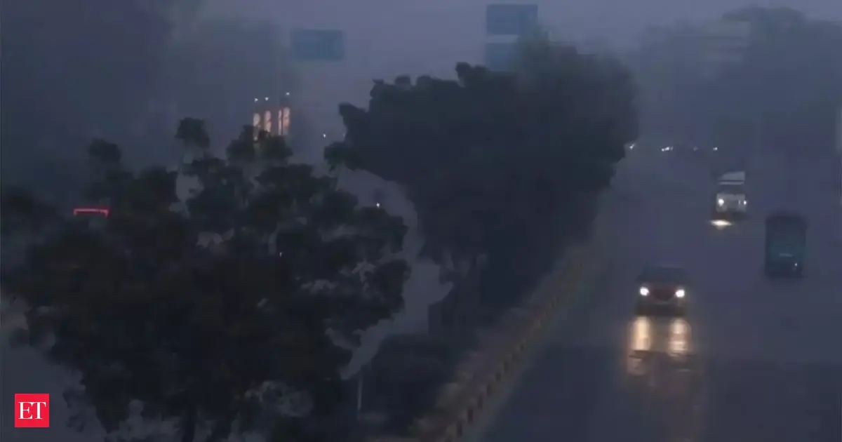 Delhi AQI slips into 'very poor' category; cold wave conditions persist in the capital