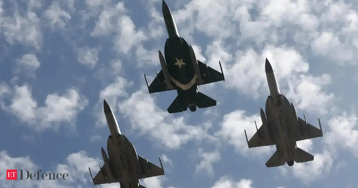 Pakistan claims Iraq keen on JF-17 Thunder fighter jets