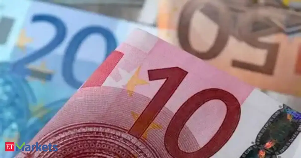 German bond yields edge lower after Trump team attacks Powell