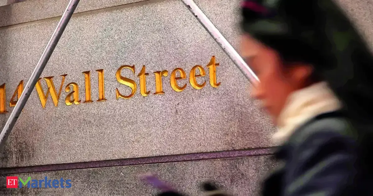 US stocks drop on fresh Fed pressure; banks hit by rate-cap proposal