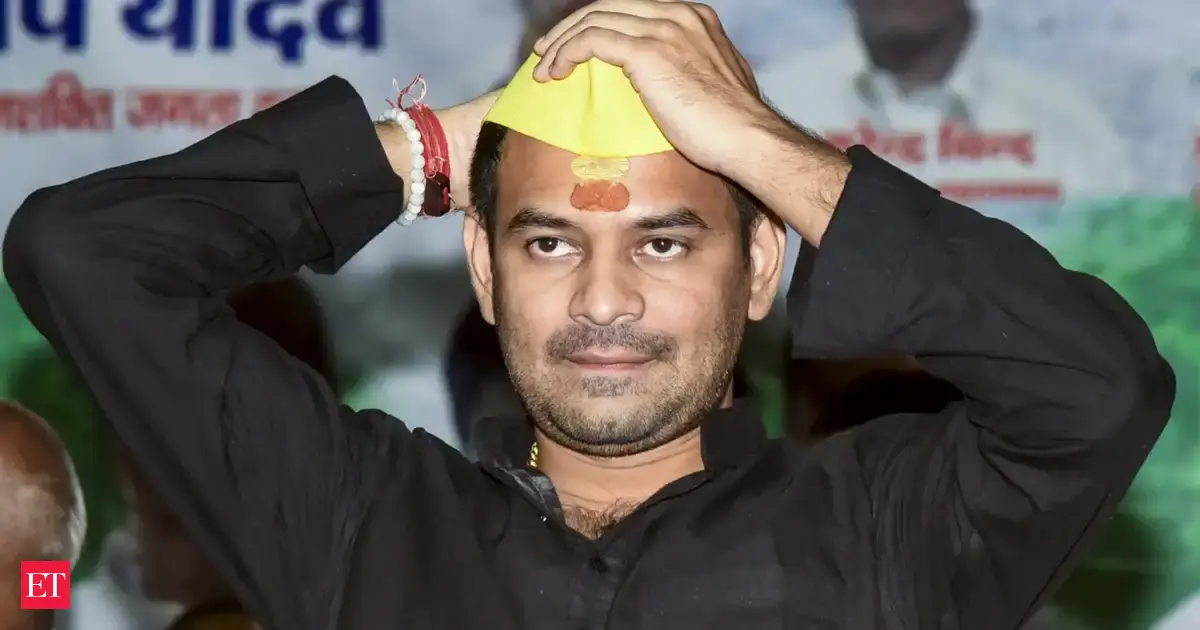 Tej Pratap Yadav turns up at feast hosted by Bihar Deputy CM Vijay Kumar Sinha