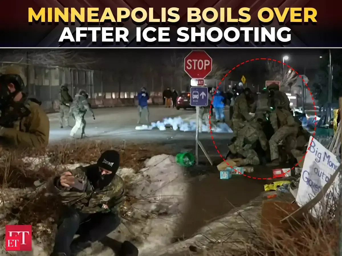‘Renee Good, ICE bad’ Tear gas, umbrellas, gunfire Minneapolis clash