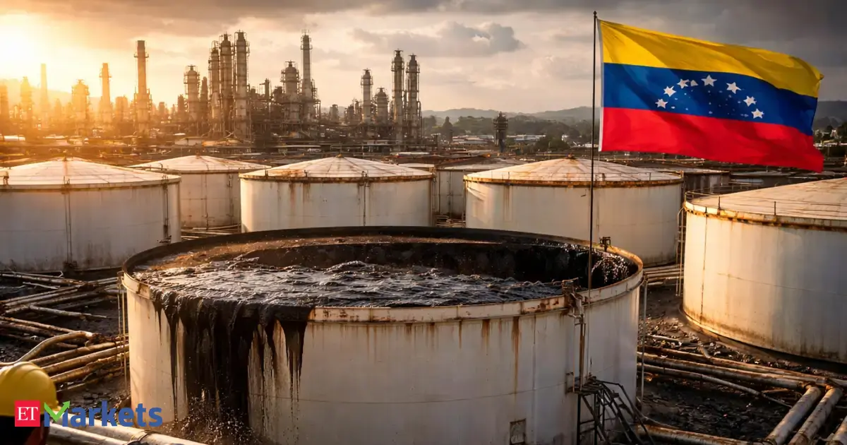 Venezuelan banks will get $300 million of oil money to sell on exchange market, sources say