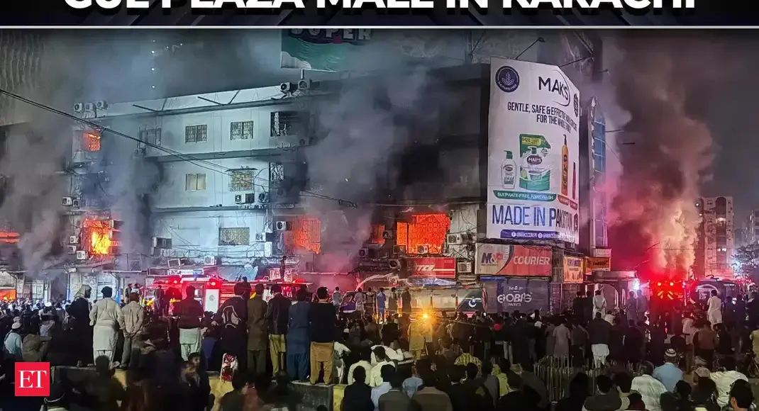Pakistan: Massive fire engulfs dozens of shops at Gul Plaza Mall in Karachi, killing 3 people