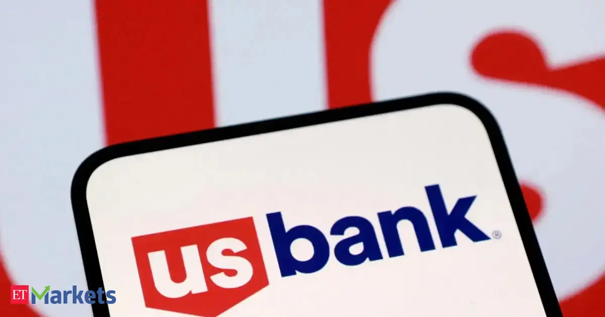 US bank stocks fall as investors await credit card rate cap deadline