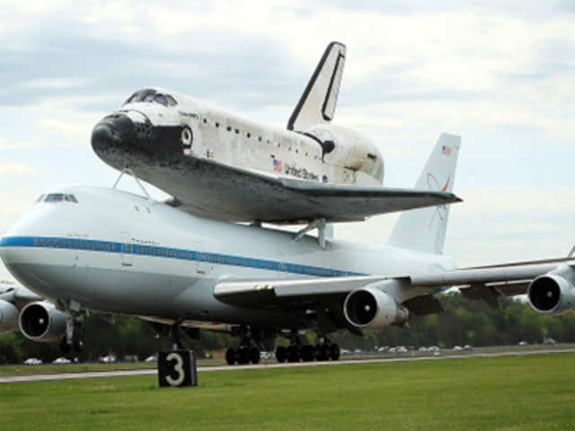 Space Shuttle Discovery Arrives In DC Area