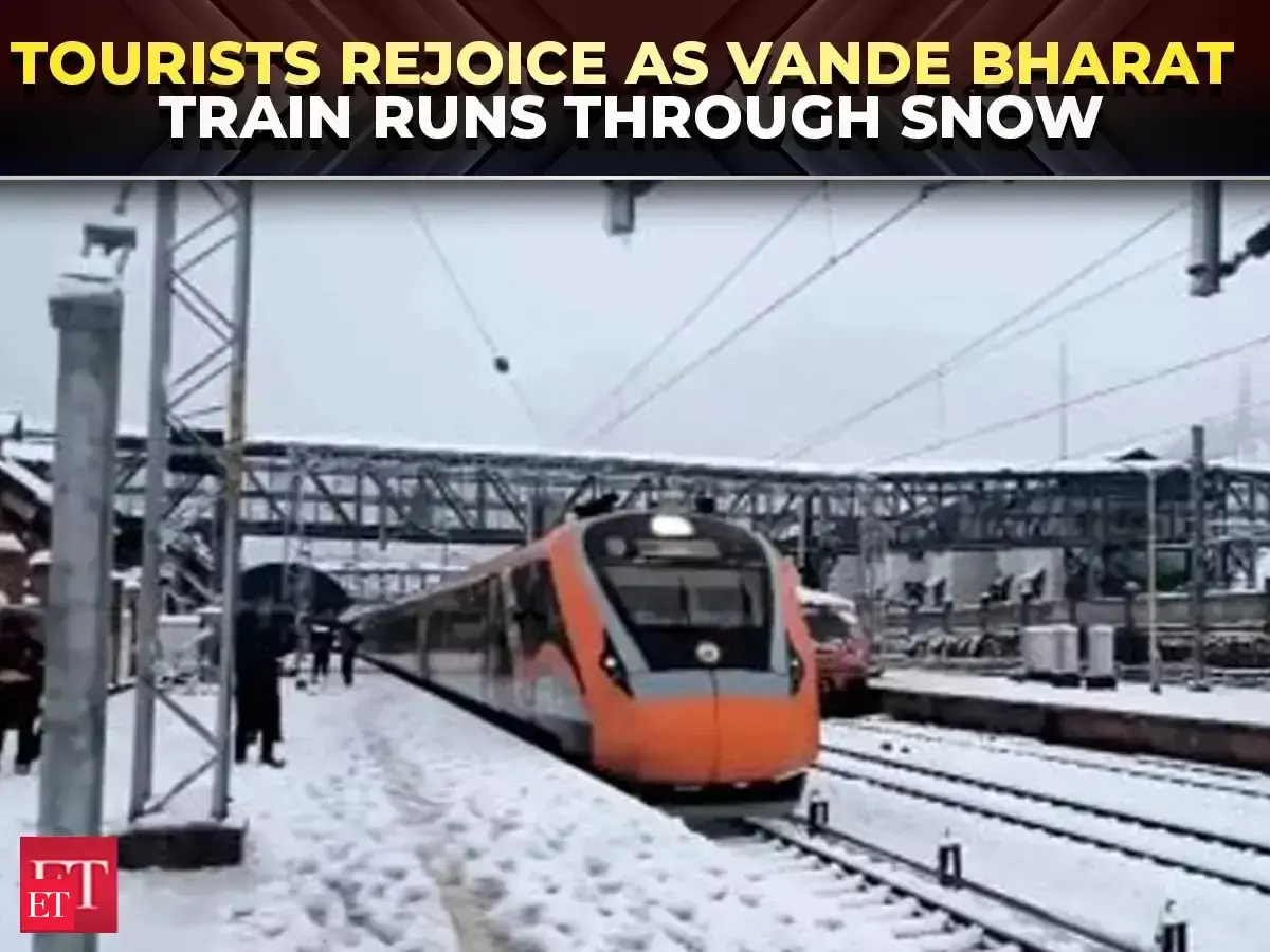 J&amp;K Heavy snowfall | Tourists rejoice as Vande Bharat train runs through snow on Katra-Srinagar route for the first time