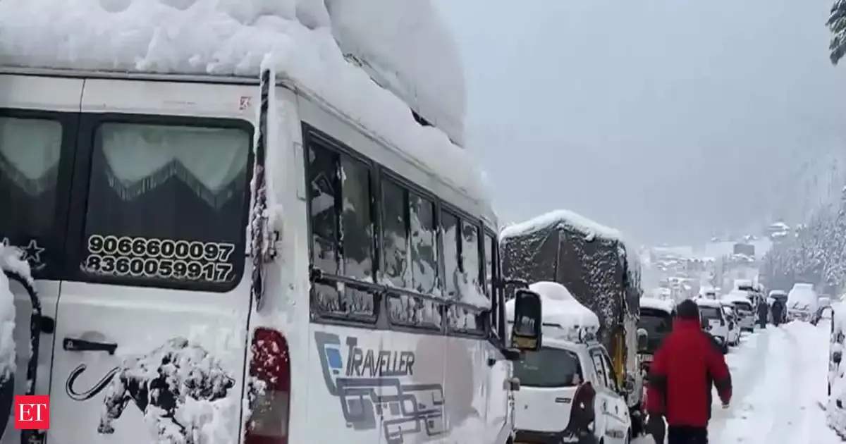Life in Manali paralyzed by snow, tourists stranded on National Highway