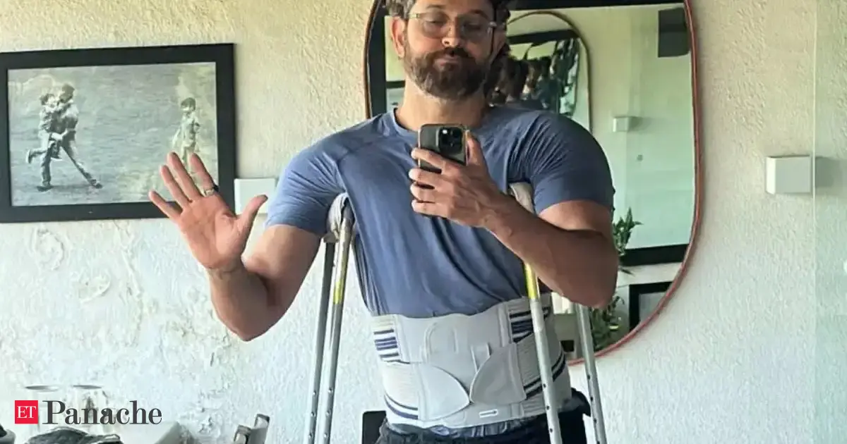Hrithik Roshan spotted on elbow crutches at party, fans worry about ...