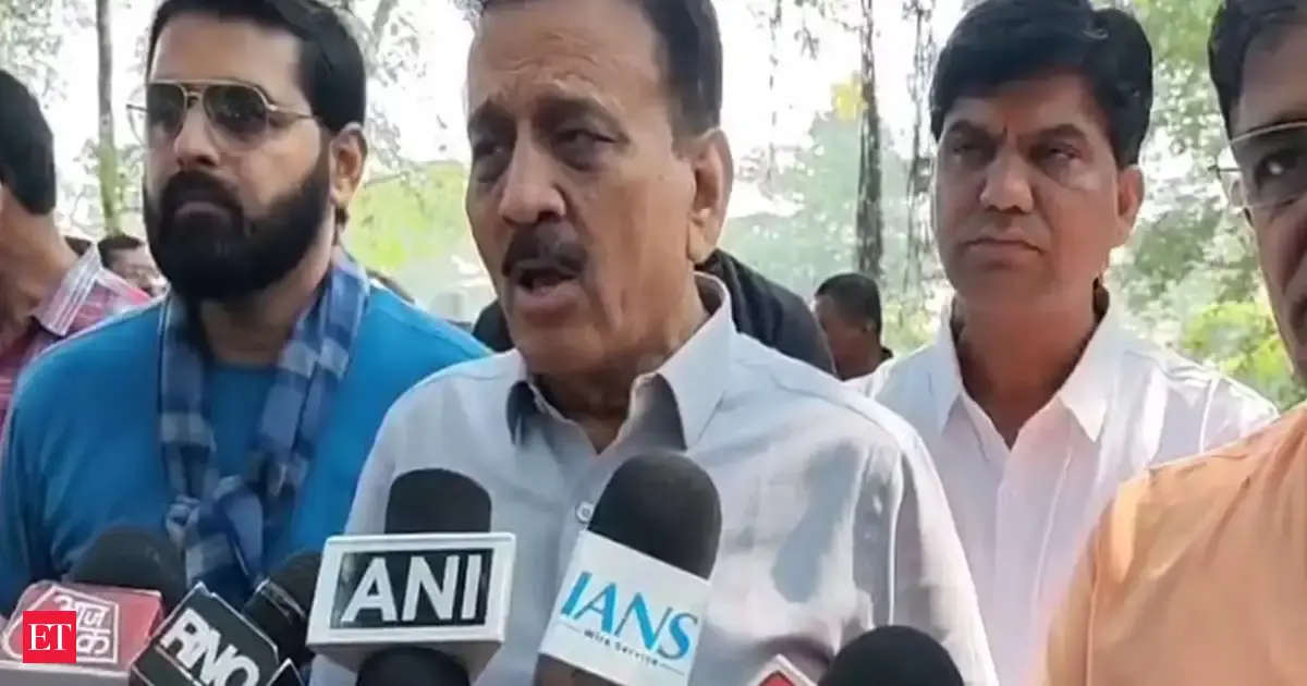 After objection, Maharashtra minister Girish Mahajan apologises for not mentioning Ambedkar in his R-Day speech