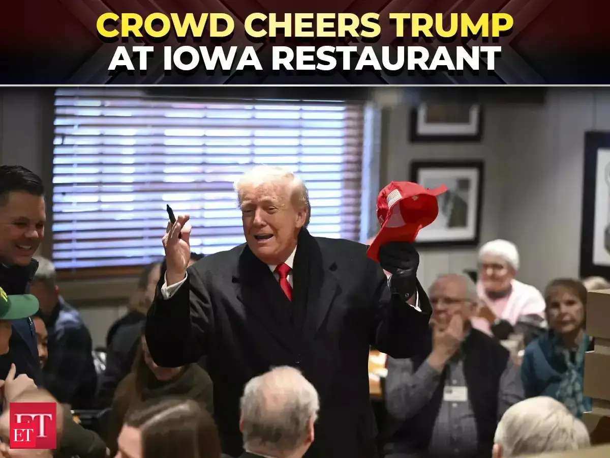 Trump visits a restaurant in Iowa, takes questions from reporters on Alex Pretti, Minnesota unrest