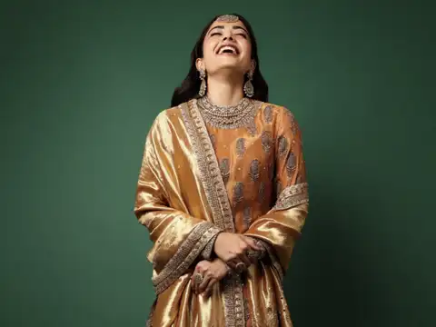 Antique Gold Grandeur