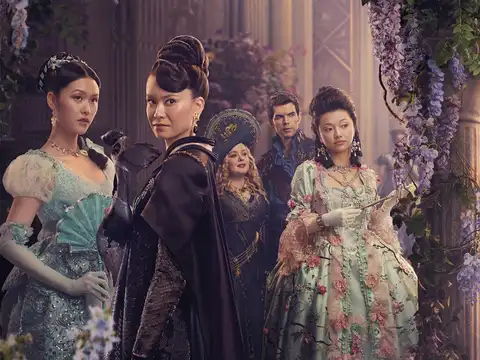 Season 3: Penelope and Colin's Friendship Turns Romance