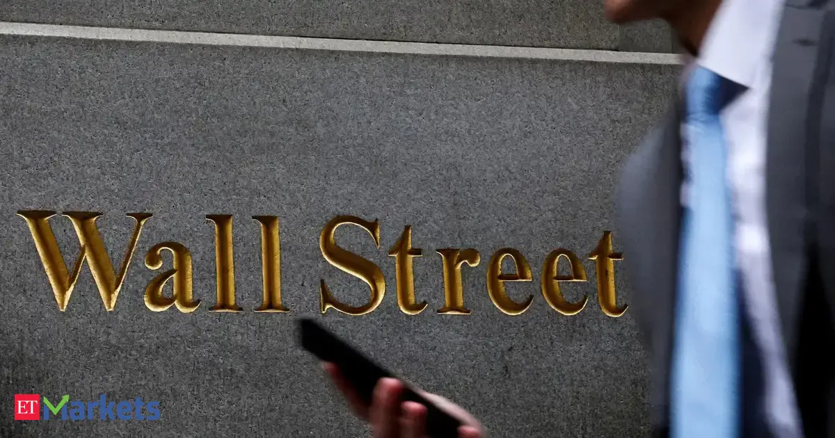 US stocks mixed as markets assess commodity selloff, earnings