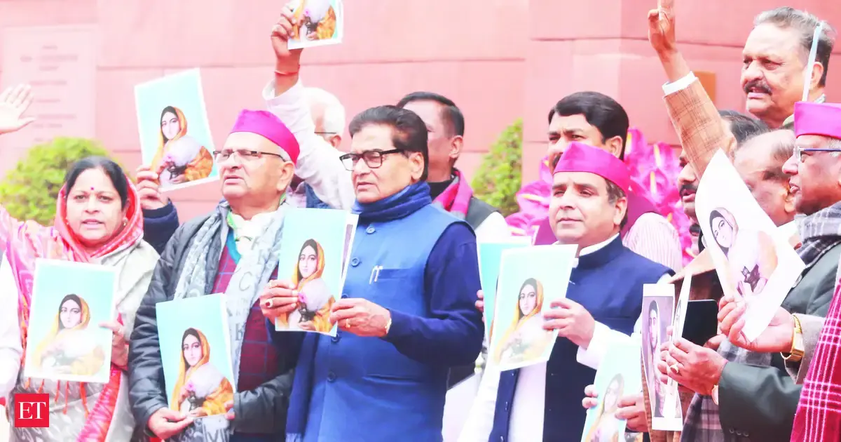 Samajwadi Party MPs demonstrate near Parliament against Manikarnika Ghat renovation plan