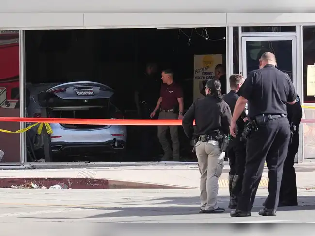 Los Angeles Car Crash: 3 killed, several injured after vehicle rams ...