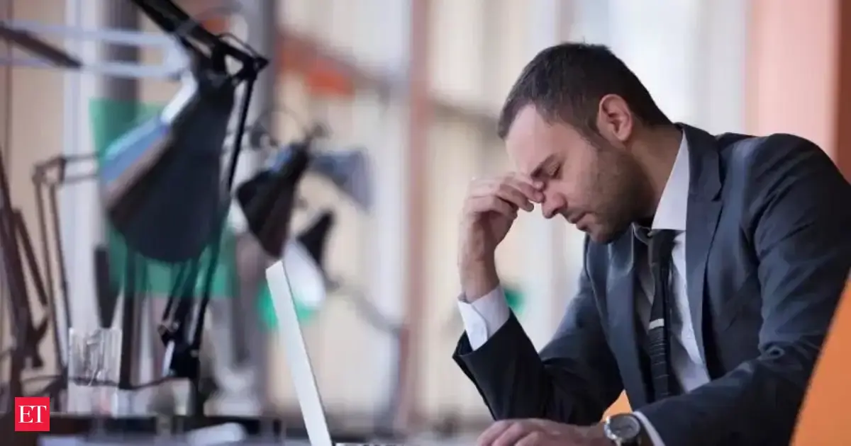 Employee gets laid off, but no coworkers texted him or accepted his LinkedIn invite - gets tough life lessons that go viral