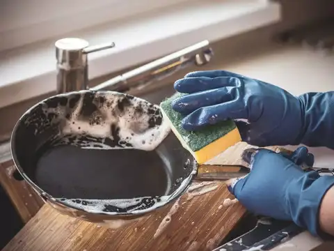 Single-Use Clutter in the Cabinet 