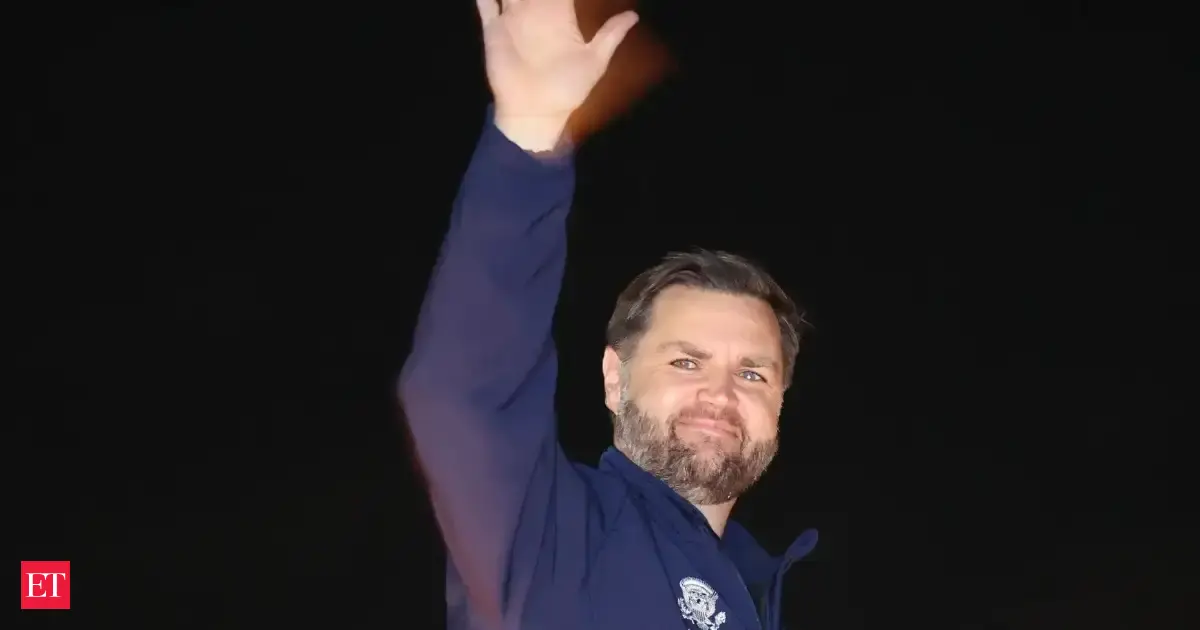 JD Vance’s 40-car motorcade draws ridicule after navigating narrow Italian streets