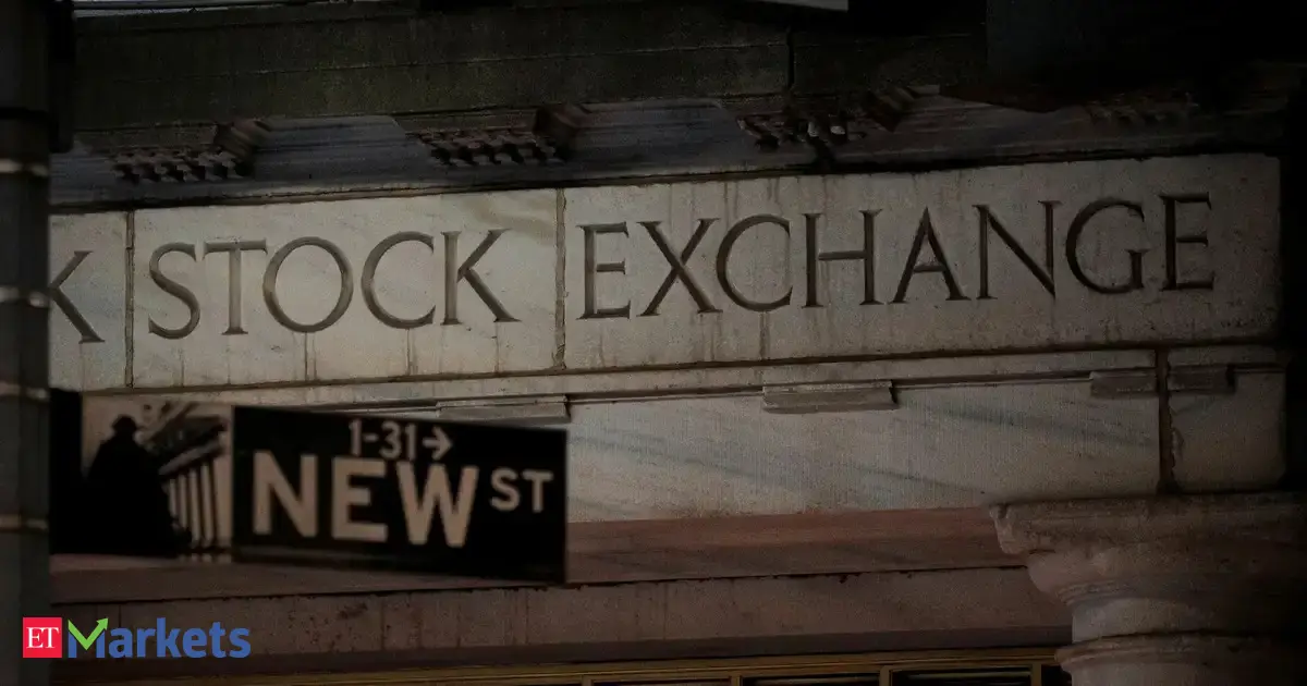 US stocks slip as AI concerns linger, key economic data awaited