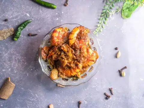 Chingri Macher Malaikari (Prawn Malai Curry)