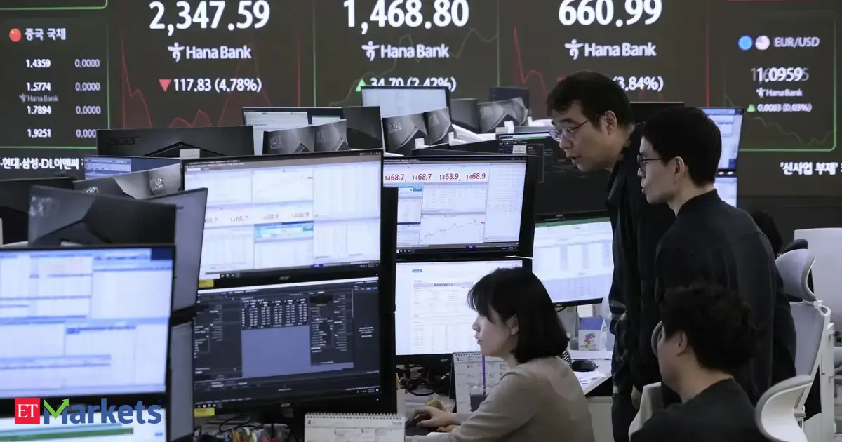 Global Market Today: Asian stocks hold near record before US jobs data, gold up