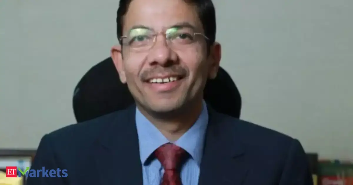 Gold a ‘buy on dips’, says Naveen Mathur; sees upside near $5,200, silver to consolidate