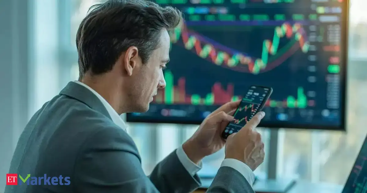 Commodity Radar: Sell gold on rallies, says LKP Securities expert. 5 indicators signal more downside