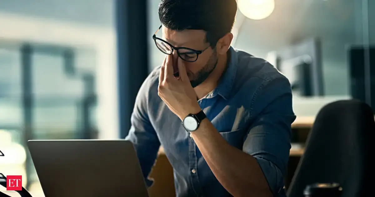 Staff uses company laptop to job hunt, manager loses it - boss vs employee debate erupts