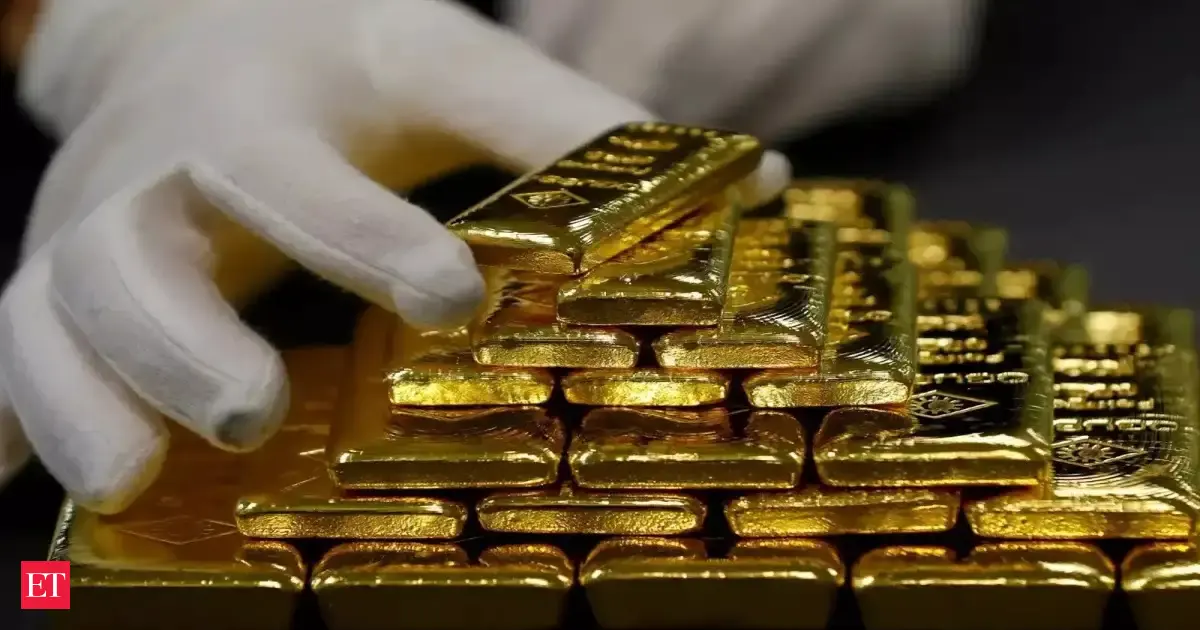 Gold prices fall below $4,900 as strong dollar, US data fears, and US-Iran talks pressure markets
